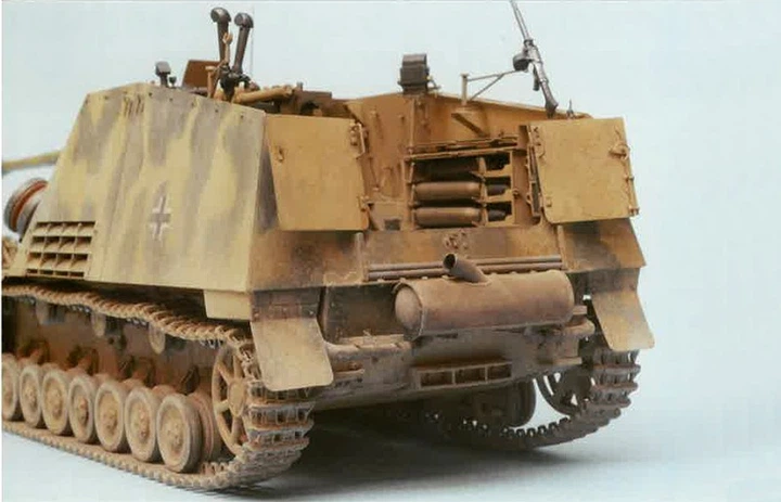 Сборная модель 1/35 истребитель танков Sd.Kfz.164 Nashorn 4 в 1 Dragon 6459 - Фото 4 Сборная модель 1/35 истребитель танков Sd.Kfz.164 Nashorn 4 в 1 Dragon 6459 - изображение 4