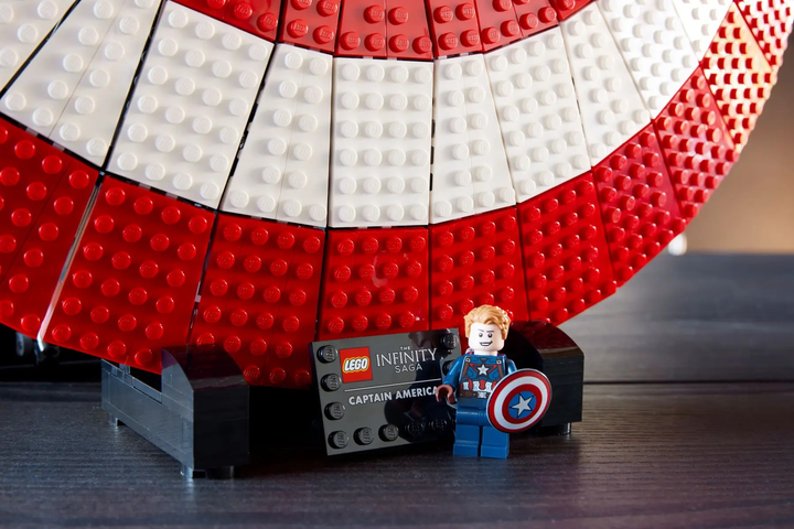 Zestaw klocków LEGO Marvel Tarcza Kapitana Ameryki 3128 elementów (76262) - obraz 6
