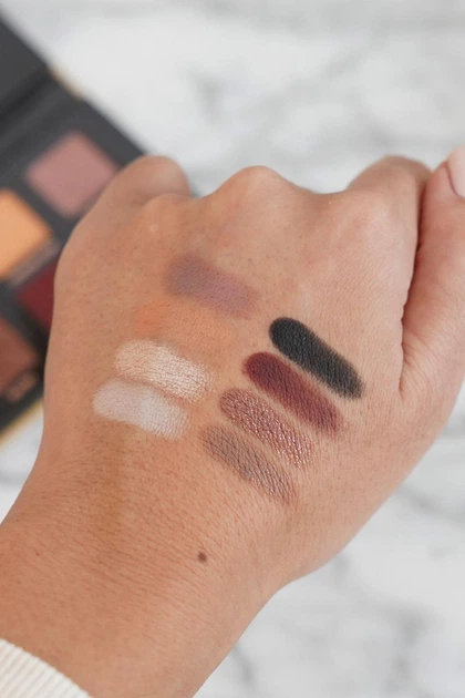 Палетка тіней Anastasia Beverly Hills Soft Glam II Mini Eyeshadow Palette 6.4 г - Фото 6 Палетка тіней Anastasia Beverly Hills Soft Glam II Mini Eyeshadow Palette 6.4 г - изображение 6