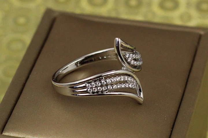 Кольцо Xuping Jewelry крылышки 18 р серебристое - Фото 3 Кольцо Xuping Jewelry крылышки 18 р серебристое - изображение 3