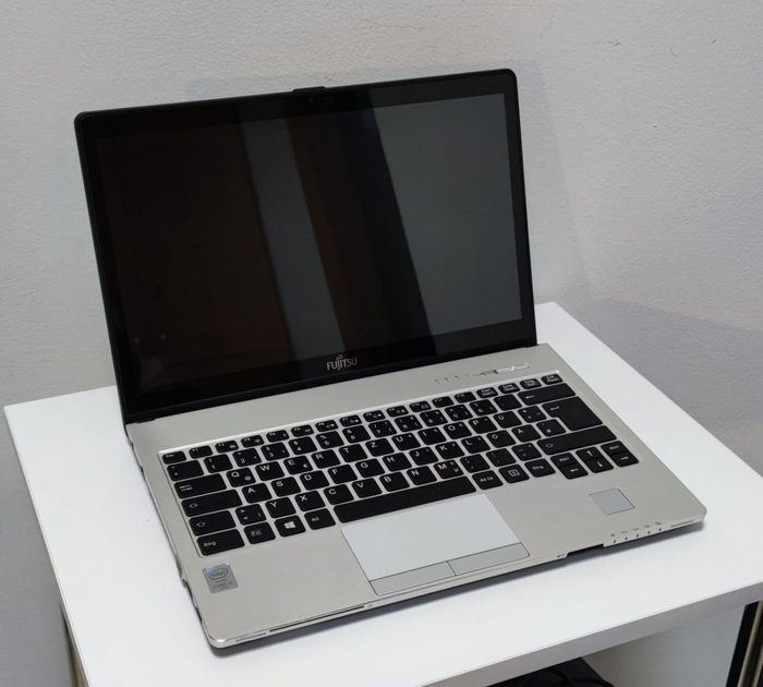 Ноутбук Fujitsu-Siemens LifeBook S935 / 13.3