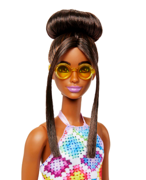 Лялька Barbie "Модниця" в сукні з візерунком у ромб (HJT07) - Фото 5 Лялька Barbie "Модниця" в сукні з візерунком у ромб (HJT07) - зображення 5