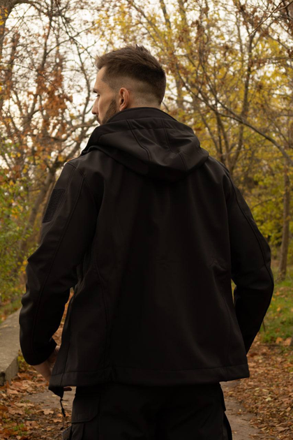 Утеплена чоловіча куртка з капюшоном SoftShell на флісі чорна розмір XL - зображення 2
