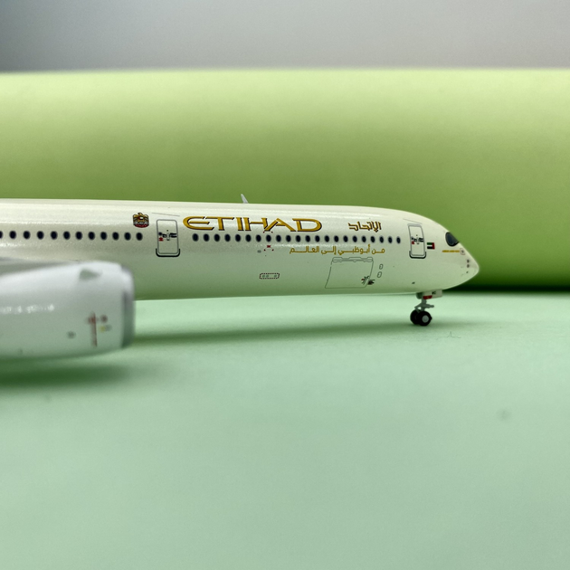 エティハド航空 A350-1000 1/400 Amazon.co.jp: エティハド航空/Etihad A350-1000 1/400 : おもちゃ