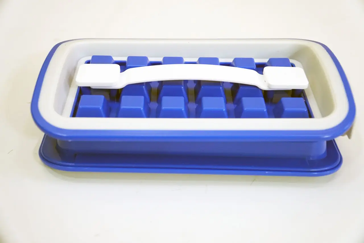 Силиконовая форма для льда с крышкой на 18 кубиков Cool Home ICE Tray лоток для заморозки воды - изображение 5