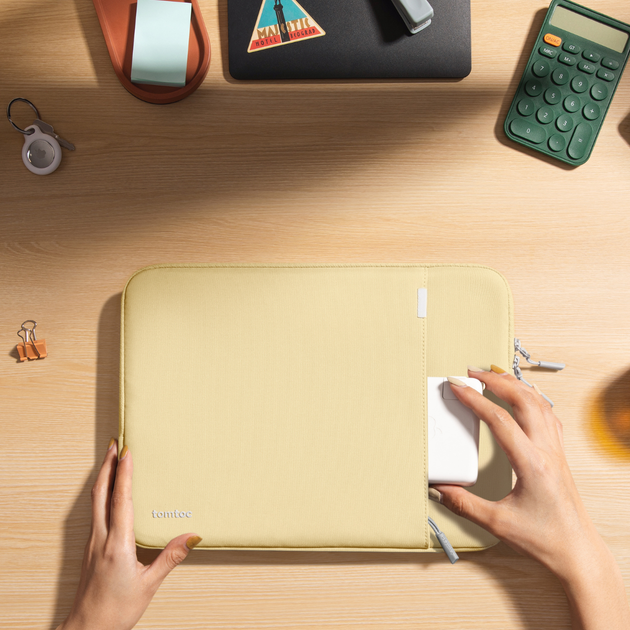 Протиударний чохол на блискавці tomtoc 360° Sleeve for MacBook Pro 13 (2016-2022) | Air 13 (2018-2020) | Air 13.6 (2022-2024) M2/М3 - Yellowish - Фото 8 Протиударний чохол на блискавці tomtoc 360° Sleeve for MacBook Pro 13 (2016-2022) | Air 13 (2018-2020) | Air 13.6 (2022-2024) M2/М3 - Yellowish - зображення 8