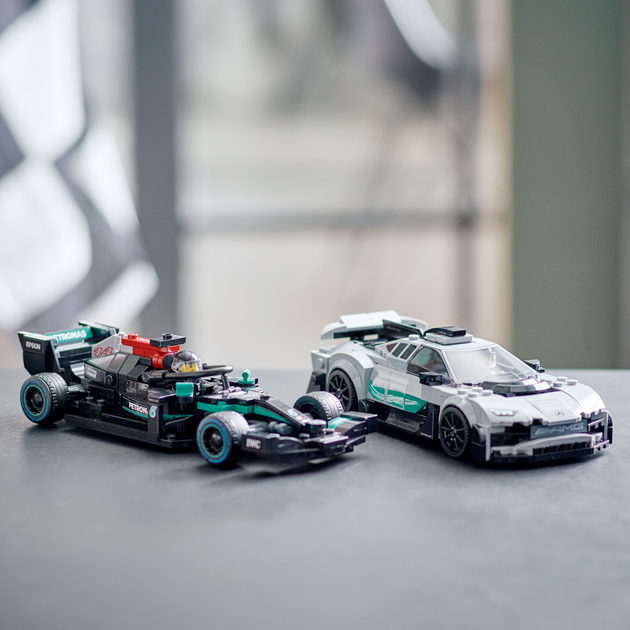 Конструктор LEGO Mercedes-AMG F1 W12 E Performance та Mercedes-AMG Project One 564 деталі (76909) - зображення 4
