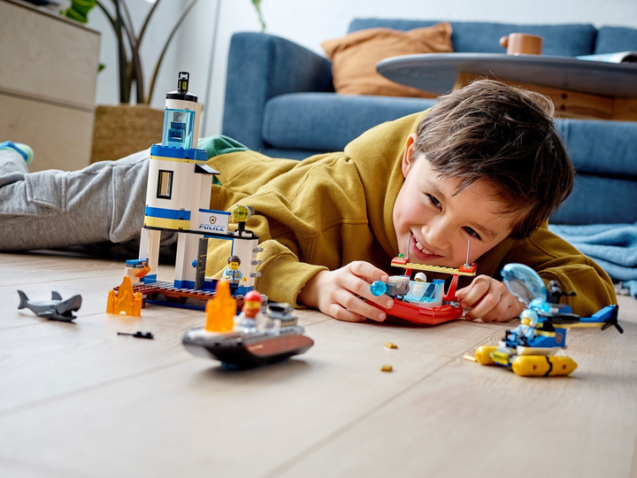 Zestaw klocków LEGO City Akcja nadmorskiej policji i strażaków 297 elementów (60308) - obraz 3