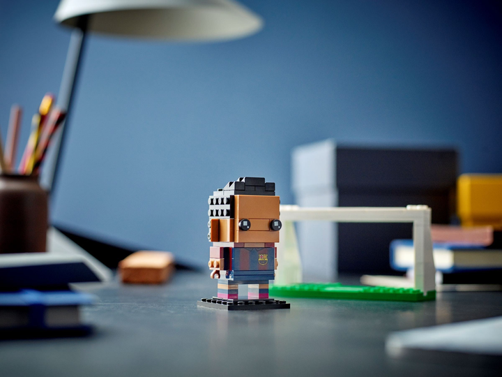 Конструктор LEGO BrickHeadz ФК Барселона 530 деталей (40542) - зображення 5