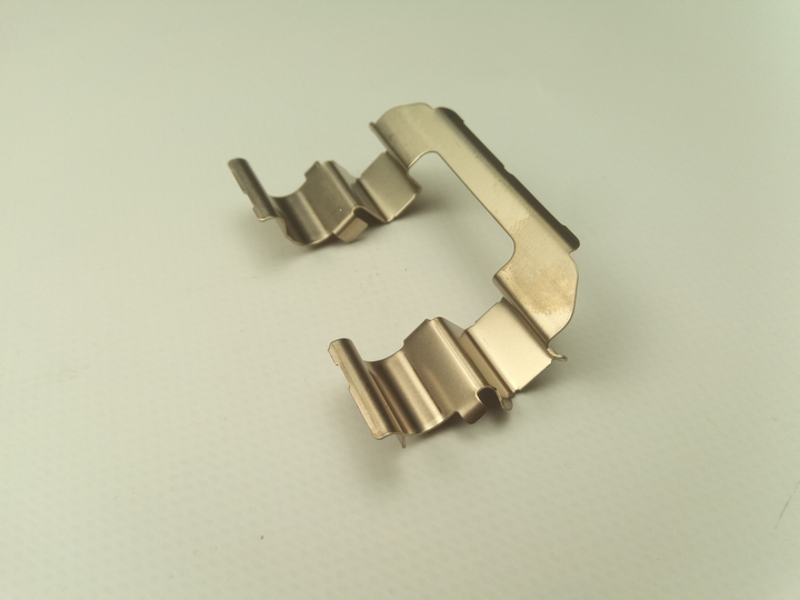 Скоба суппорта прижимная Lanos 1.6, "GM" (93740552) - изображение 1