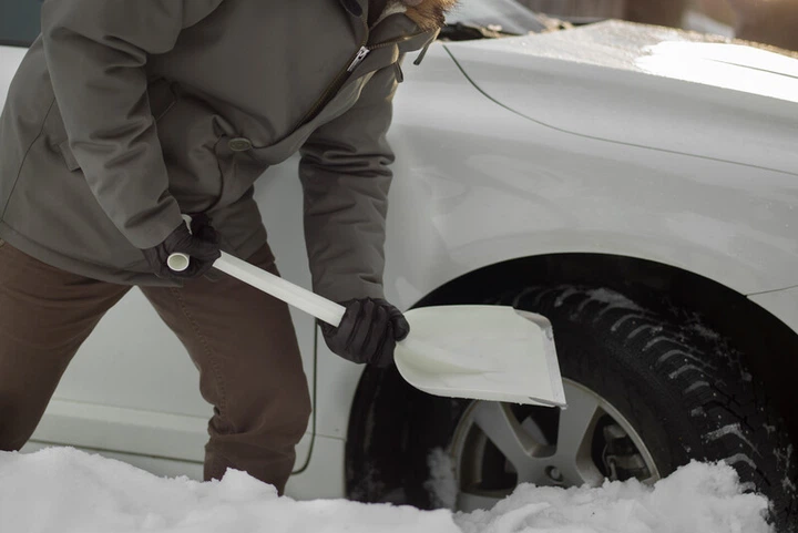 Лопата для автомобіля Fiskars SnowXpert (1019347) - зображення 4
