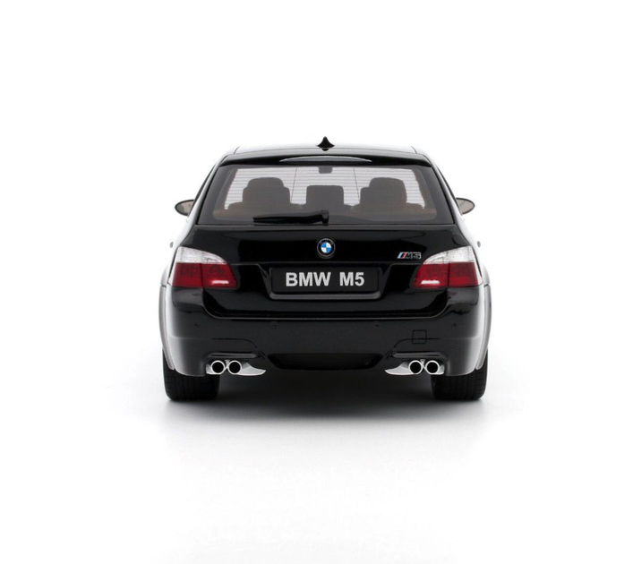 Модель автомобіля BMW M5 (E61) Touring Black by OttoMobile, Scale