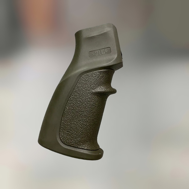 Рукоятка пистолетная прорезиненная для AR15 DLG TACTICAL (DLG-106), цвет Олива, с отсеком для батареек (241879) - изображение 1