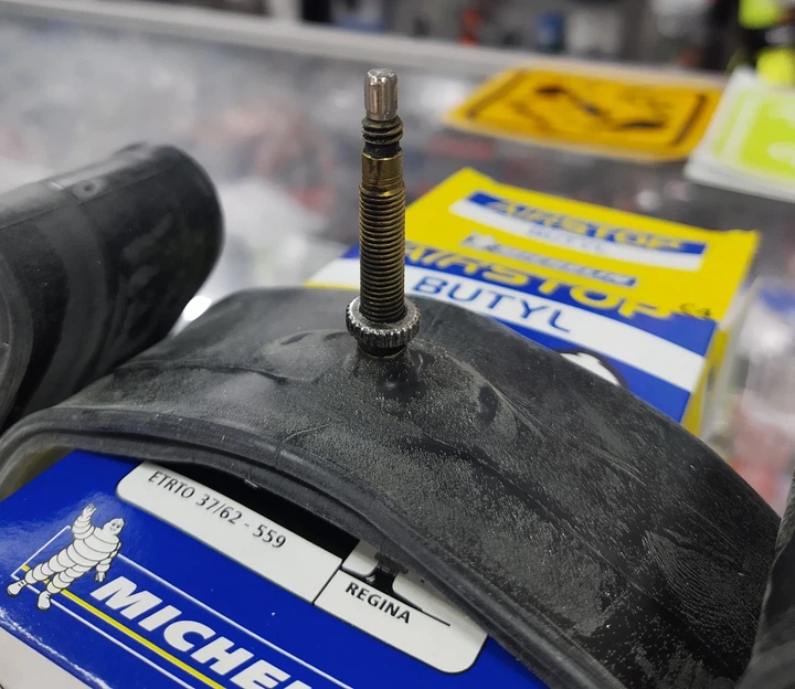 Велосипедная камера Michelin C4 26"x1.45-2.6 ниппель Regina (Presta) (10шт в комплекте) - изображение 4