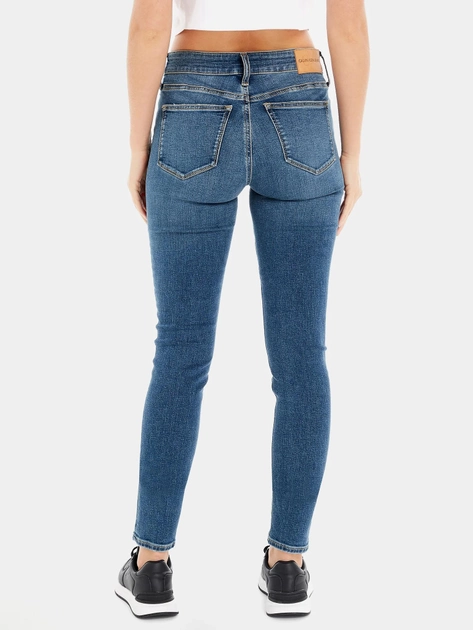 Джинси жіночі Calvin Klein Jeans J20J221581-1BJ W27L30 Темно-блакитні (8720107892453) - зображення 2