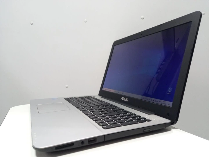 Ноутбук Asus X555L / 15.6