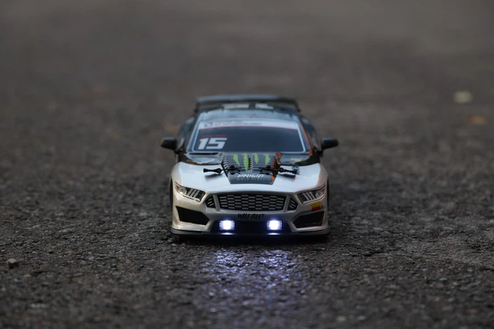 Дрифт машина Chevrolet Camaro на радиоуправлении с дымом из выхлопа 1:16 - изображение 2
