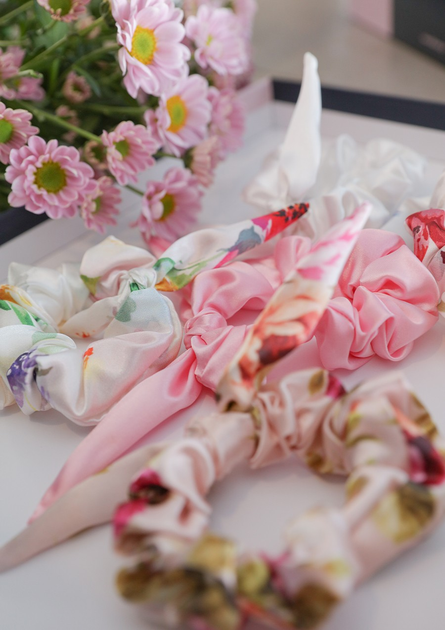 Резинка для волосся DKaren Satin Біла (5903251427709) - зображення 3