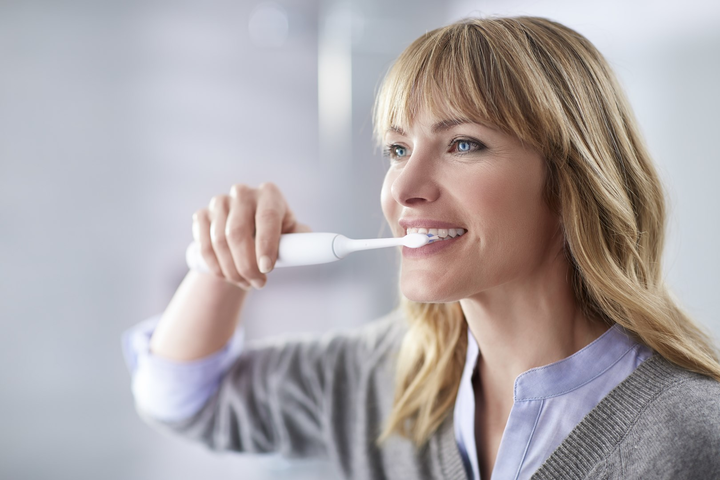 Набір електричних зубних щіток Philips Sonicare ProtectiveClean 4300 HX6807/35 - зображення 5