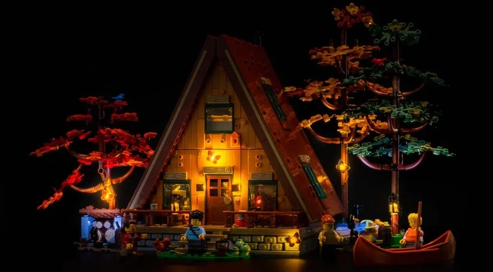 Zestaw klocków LEGO Ideas Chatka w kształcie litery A 2082 elementy (21338) - obraz 7