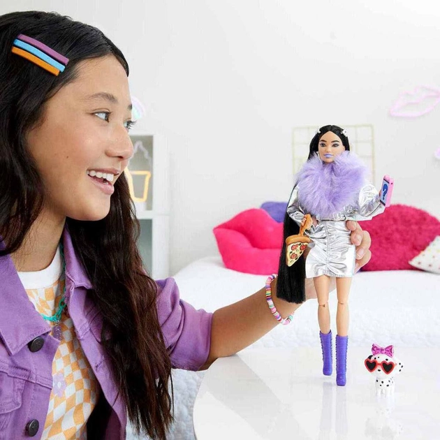 Лялька з аксесуарами Mattel Barbie Extra With Purple Fur Purple Boots Brunette (194735072613) - зображення 2