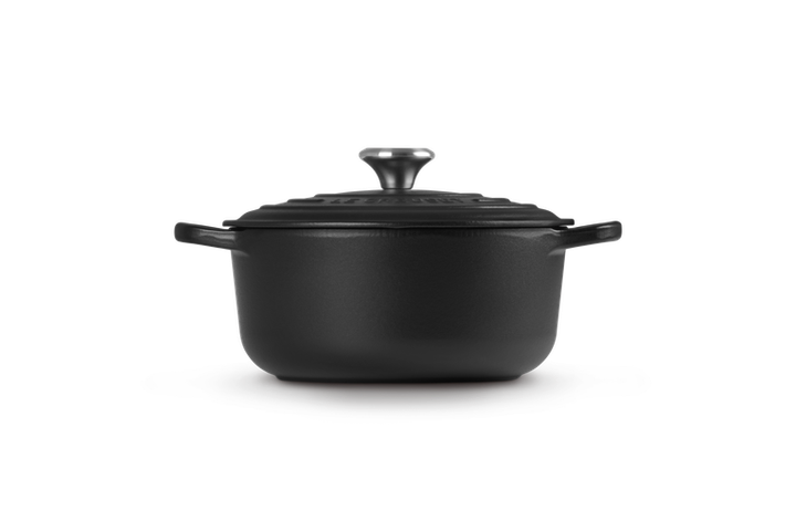Каструля Le Creuset Signature 2,4 л Satin Black (21177200000430) - Фото 2 Каструля Le Creuset Signature 2,4 л Satin Black (21177200000430) - изображение 2