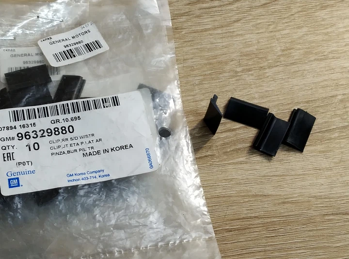 Клипса уплотнителя двери верхняя GENERAL MOTORS 96329880 CHEVROLET