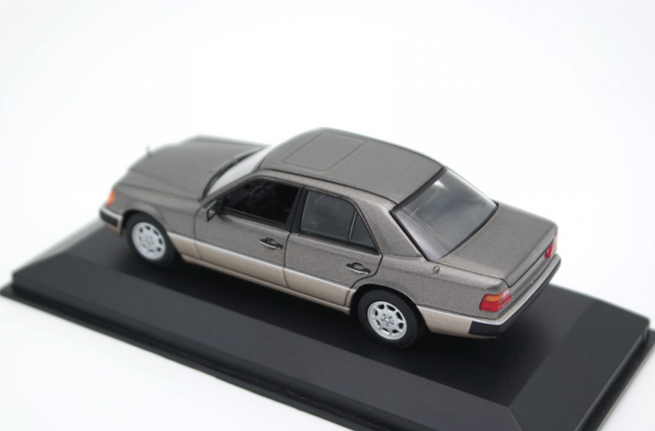 Модель автомобіля Mercedes-Benz 230E (W124) Limousine Metallic