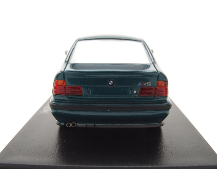 Модель автомобіля BMW M5 (E34) Dark Green Metallic by Neo Scale