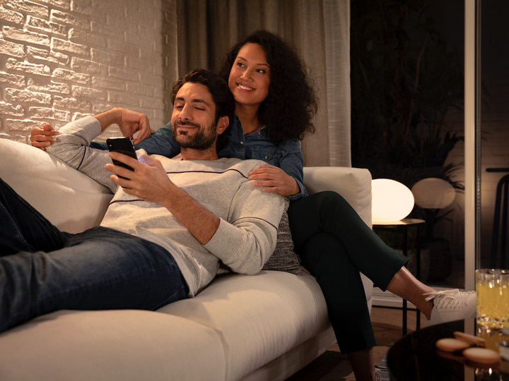 Лампа розумна Philips Hue GU10 5.7W 2000K-6500K RGB 2 шт. (929001953112) - зображення 7