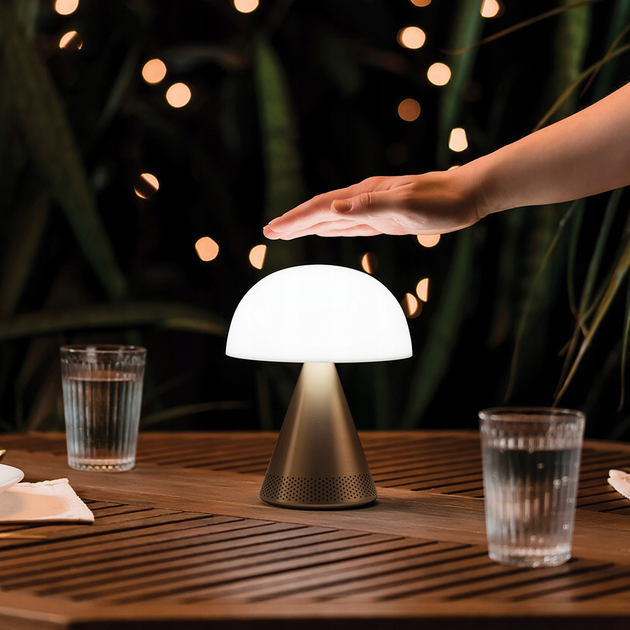 Lampa stołowa Lexon Mina Audio L LED z głośnikiem bluetooth Gold (3660491203839) - obraz 7