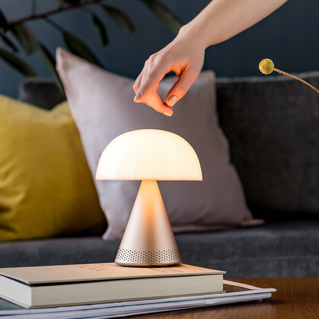 Lampa stołowa Lexon Mina Audio L LED z głośnikiem bluetooth Gold (3660491203839) - obraz 8