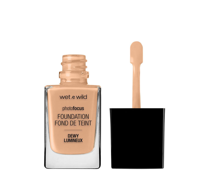 Тональна основа Wet N Wild Photofocus зволожуюча Dewy Classic Beige 28 мл (77802116093) - зображення 1