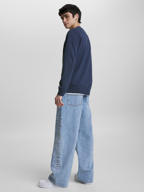 Sweter męski luźny Tommy Jeans DM0DM13273 L Granatowy (8720116626407) - obraz 2