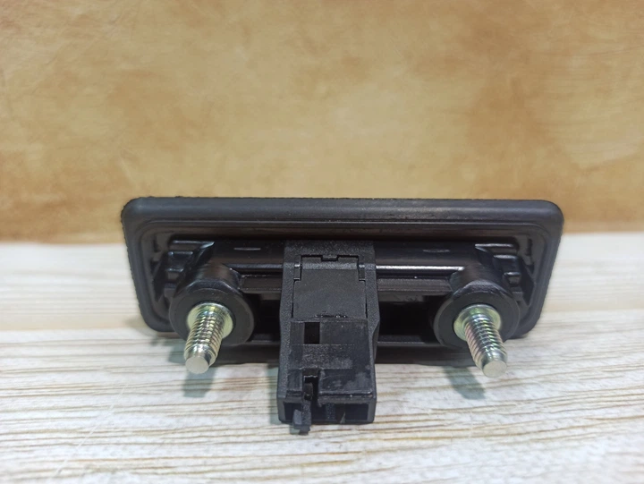 Ручка відкриття кришки багажника (кнопка багажника) аналог 5J0827566E Шкода (Skoda) Суперб Єті - зображення 3