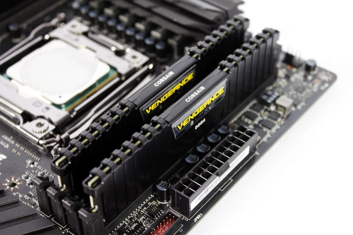 Pamięć Corsair DDR4-3600 32768MB PC4-28800 (Kit of 2x16384) Vengeance LPX Black (CMK32GX4M2D3600C16) - obraz 4