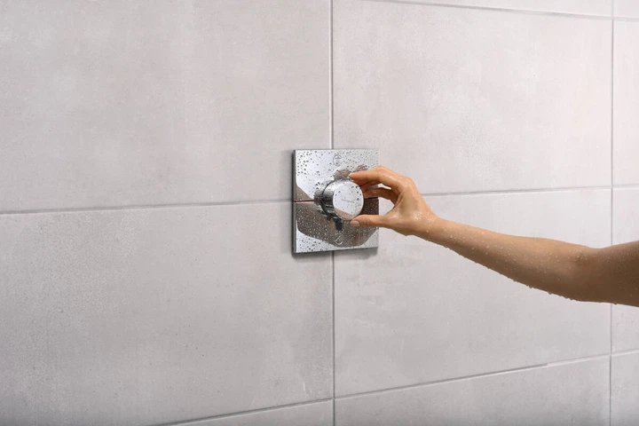 Термостат на 2 споживачі Hansgrohe ShowerSelect Comfort E (колір - хром) 15572000 - Фото 15 Термостат на 2 споживачі Hansgrohe ShowerSelect Comfort E (колір - хром) 15572000 - зображення 15