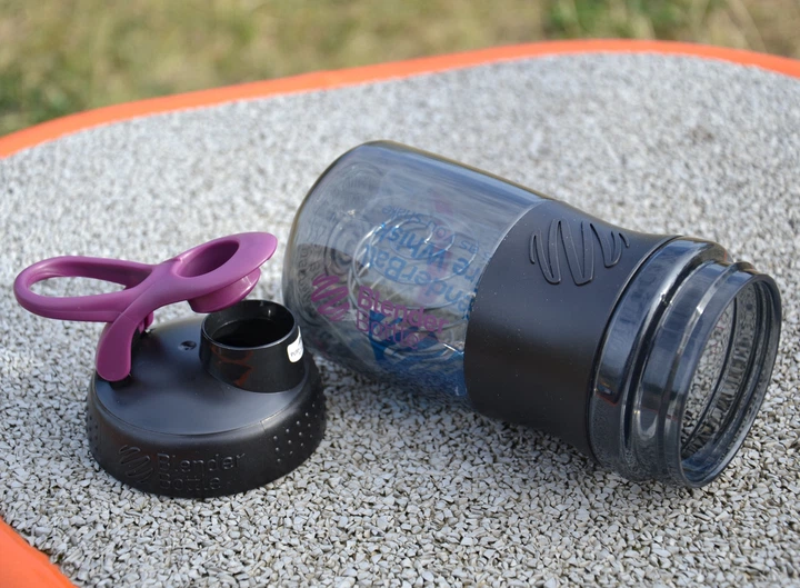 Шейкер спортивний (пляшка) BlenderBottle SportMixer 20oz/590ml Black/Plum - изображение 13