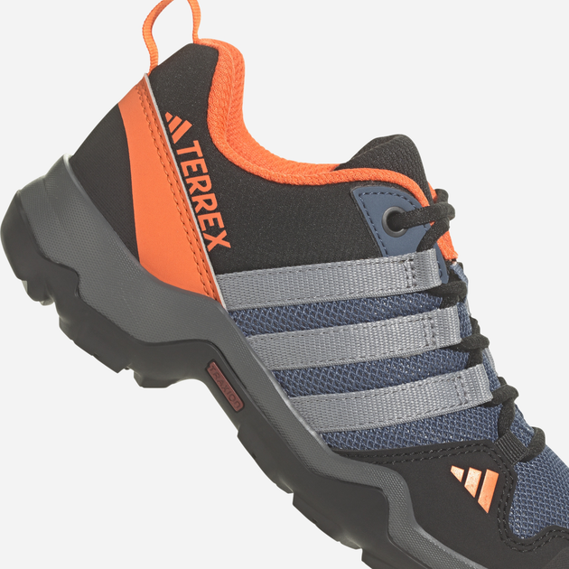 Buty sportowe chłopięce adidas Terrex AX2R K IF5702 38 (5UK) Czarne z niebieskim i pomarańczowym (4066761665373) - obraz 16