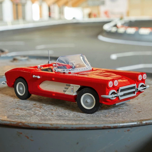 Zestaw klocków LEGO Icons Corvette 1210 elementów (10321) - obraz 10