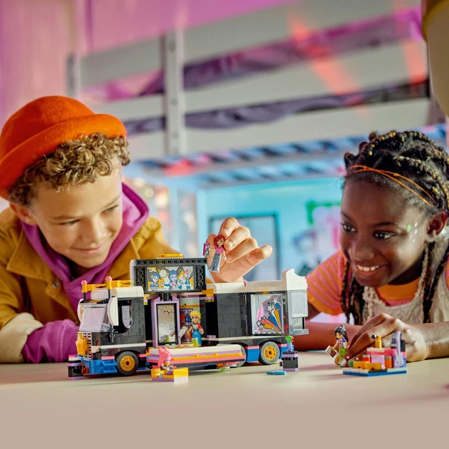 Zestaw klocków LEGO Friends Autobus koncertowy gwiazdy popu 845 elementów (42619) - obraz 8