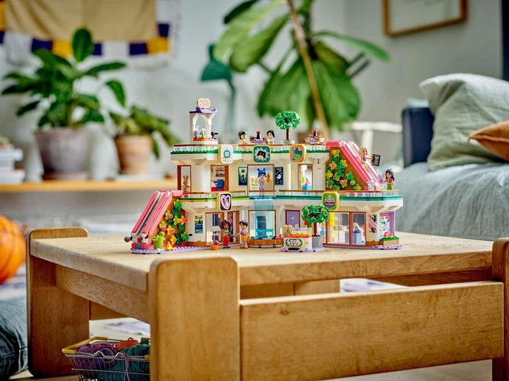 Конструктор Lego Friends Торговый центр Хартлейк Сити 42604 - изображение 8