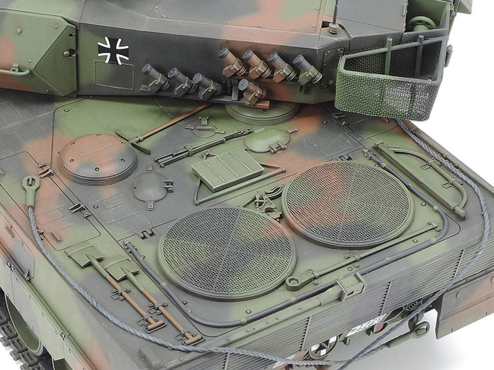 Model do składania Tamiya Leopard 2A6 Main Battle Tank skala 1:35 (4950344995844) - obraz 7
