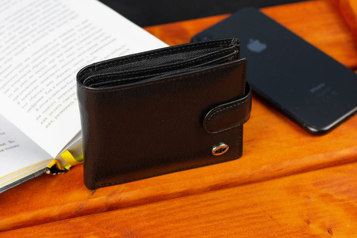 Шкіряне чоловіче портмоне на кнопці ST Leather ST104 Чорний - Фото 8 Шкіряне чоловіче портмоне на кнопці ST Leather ST104 Чорний - зображення 8