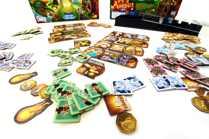 Набір додатків до настільної гри Rebel Small World Great Ladies + Royal Bonus + Cursed (0824968713242) - зображення 3