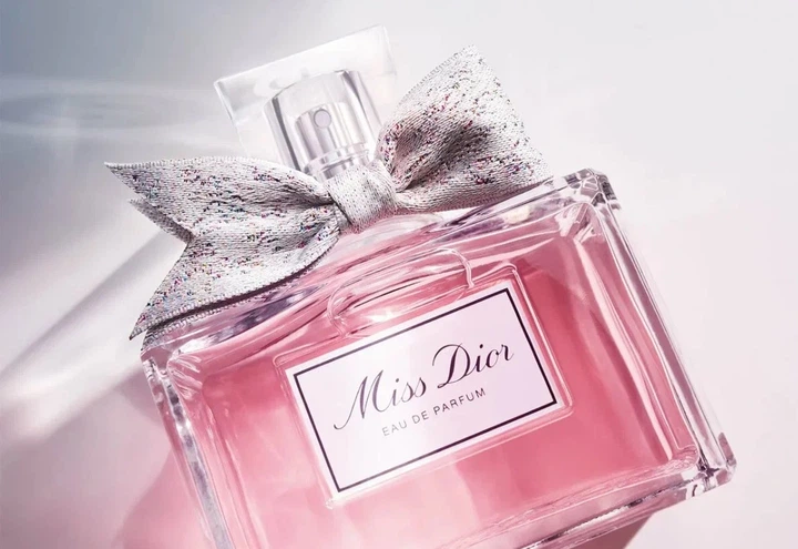 Парфумована вода для жінок Christian Dior Miss Dior Eau de