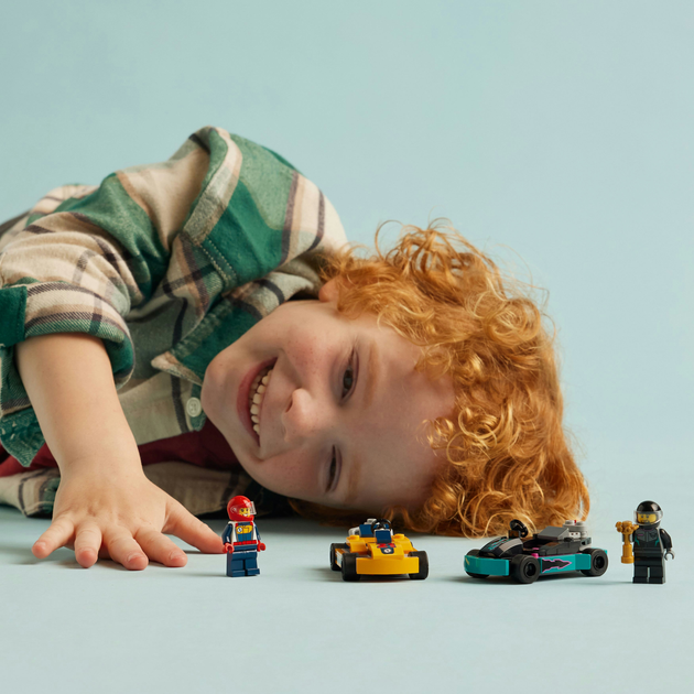 Zestaw klocków LEGO City Gokarty i kierowcy wyścigowi 99 elementów (60400) - obraz 10