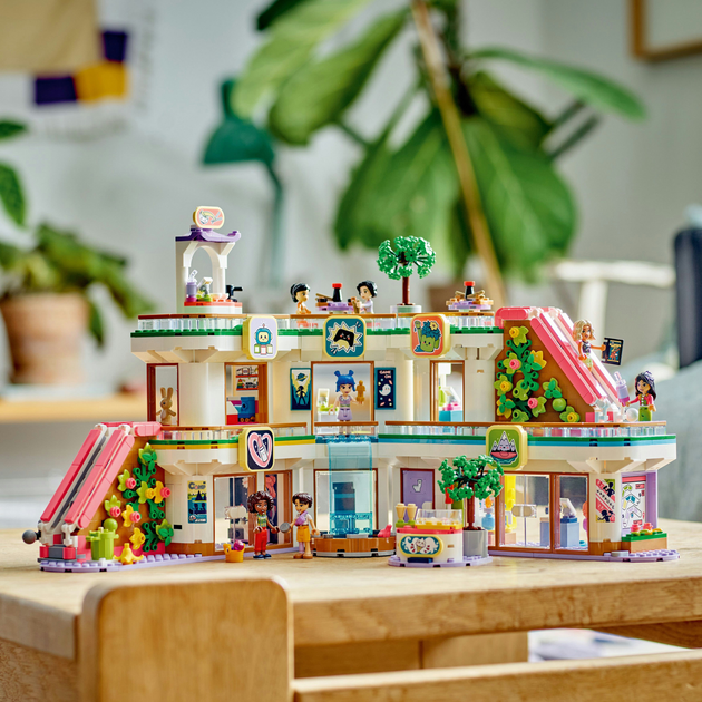 Конструктор LEGO Friends Торговельний центр у Хартлейк-Сіті 1237 деталей (42604) - зображення 6