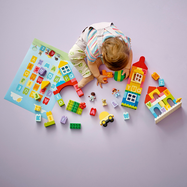 Конструктор LEGO DUPLO Classic Містечко з алфавітом 87 елементів (10935) - зображення 7