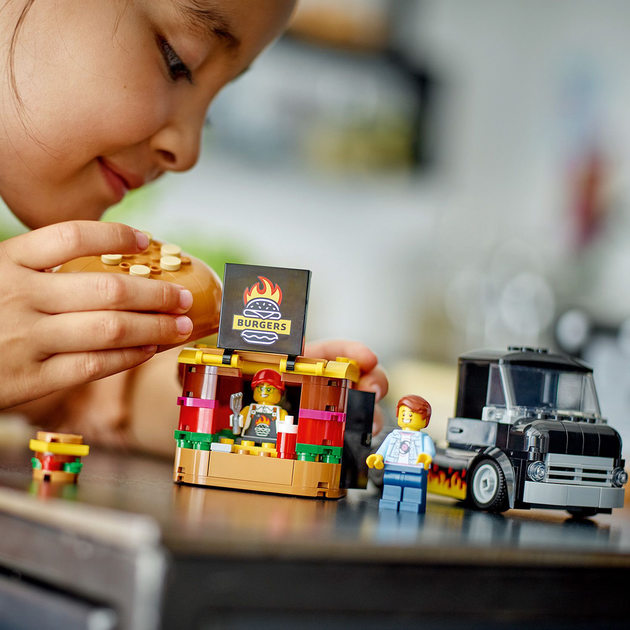 Zestaw klocków LEGO City Ciężarówka z burgerami 194 elementy (60404) - obraz 5